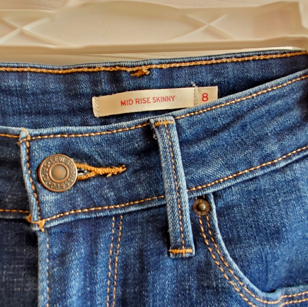 Levi's Midrise Skinny jeans